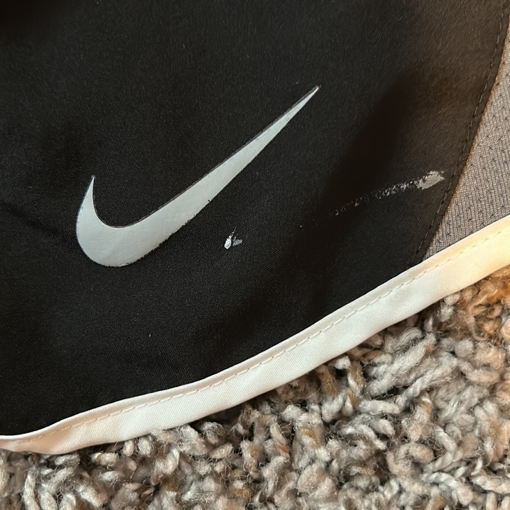 Small Nike shorts - Picture 4 of 4
